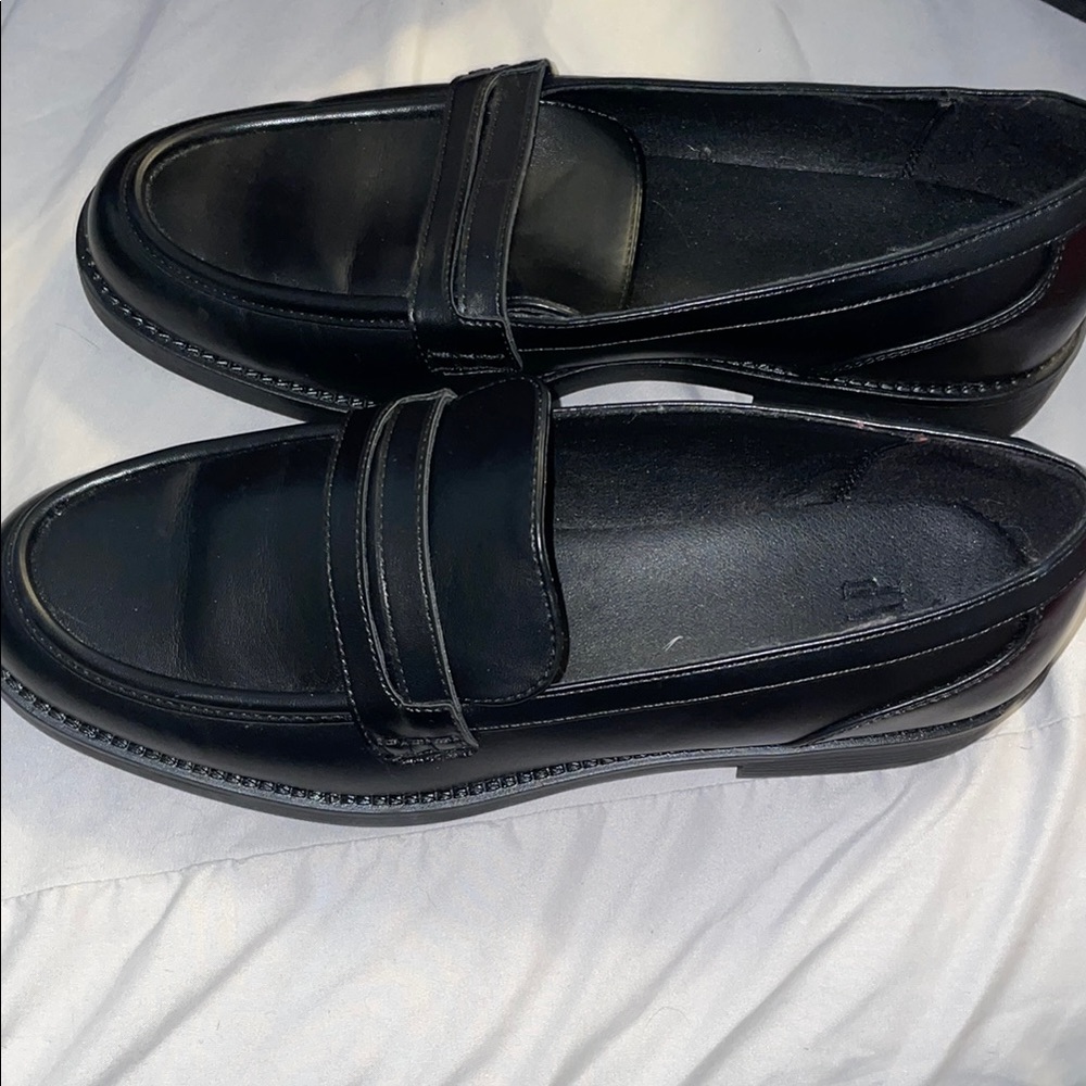 GAP Black Loafers Sleek Leather Slip-Ons